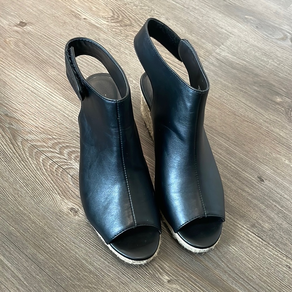 NWOT Simply Vera Wang black open heel wedges